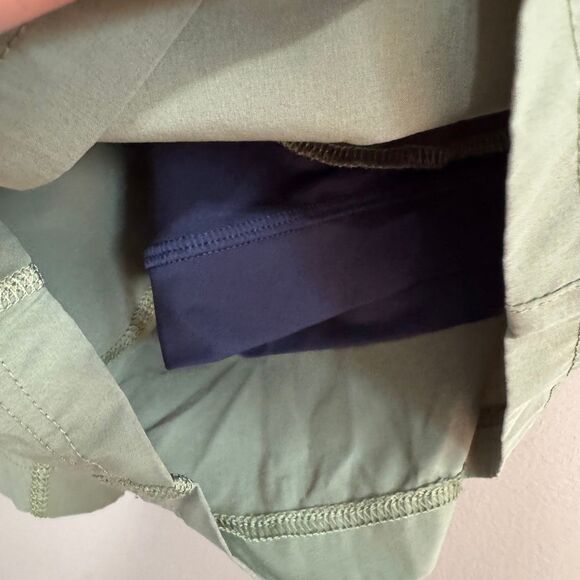 Rhone green athletic men’s shorts with built in brief size large - Picture 5 of 6